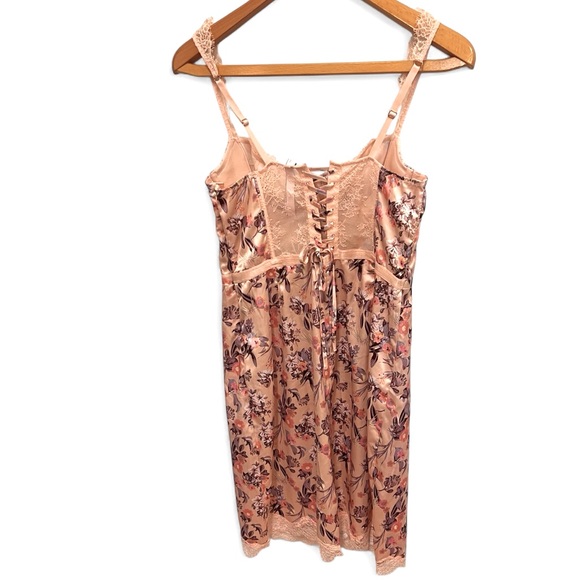 Floral Lace Trim Dress - Picture 4 of 16